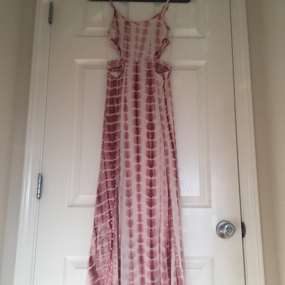 Heart & Hips Dresses & Skirts - 🆕 Heart & Hips Tie Dye Maxi Dress w/2 Front Slits